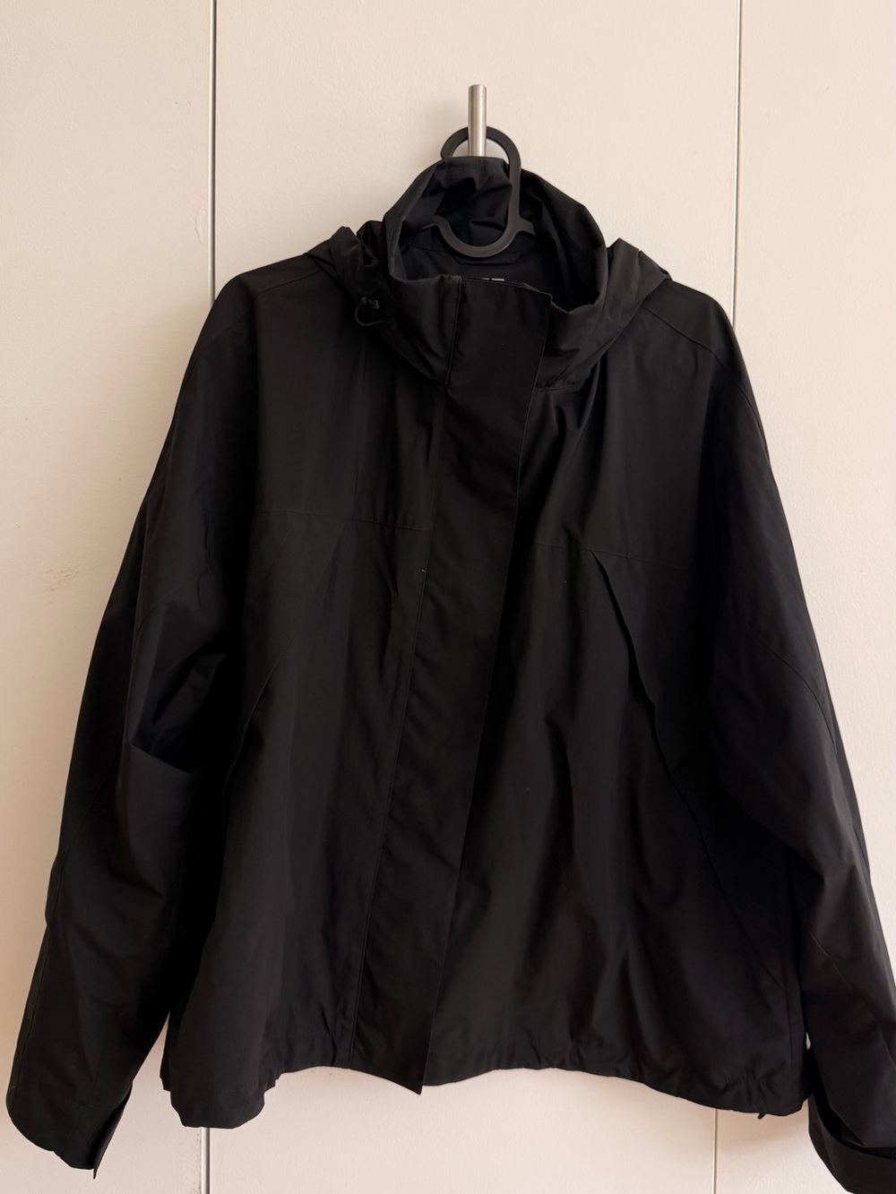 Uniqlo windbreaker with stand colar